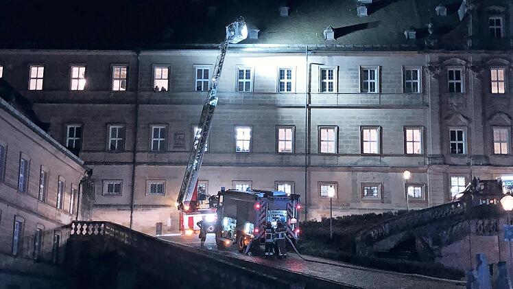 Evakuierung mit Hilfe der Drehleiter: Die Übungen der Feuerwehren rund um Kloster Banz umfasst mehrere Szenarien.