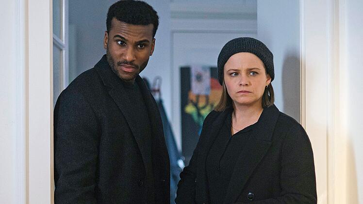 Die Bremer "Tatort"-Kommissarin Liv Moormann (Jasna Fritzi Bauer) und Gastermittler Patrice Schipper (Tijan Njie) erforschen eine Wohngemeinschaft des Grauens.