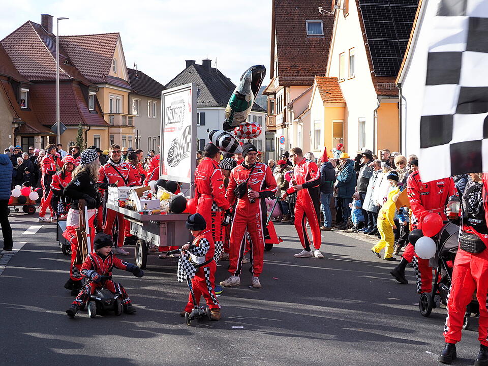 Wildes Faschingstreiben in Steinach an der Saale.