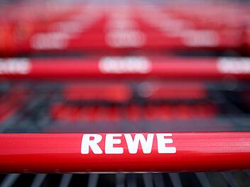 Unglaublich aber wahr: In Hessen hat ein Unbekannter einhundert Einkaufswagen gestohlen. Symbolfoto: Oliver Berg/dpa