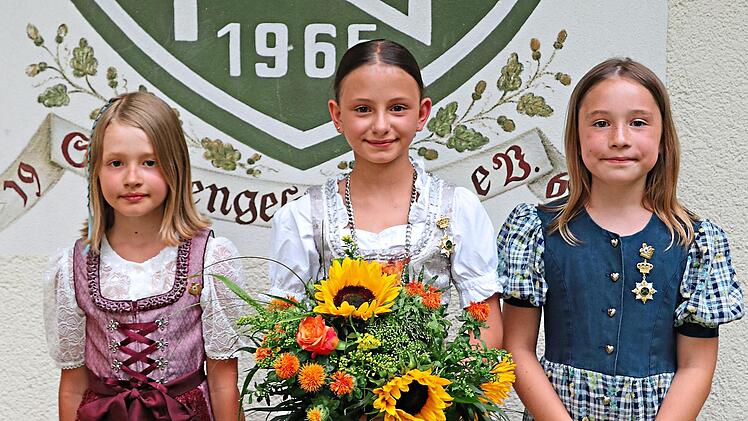 Der Nachwuchs (von links): 2. Jugendritterin Lina Stephan, Jugendk&ouml;nigin Luna Fischer, 1. Jugendritterin Rosalie Herzog.Alexandra Kemnitzer