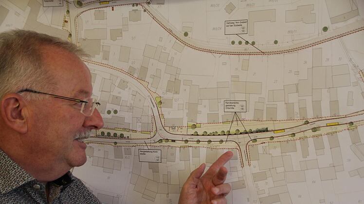 Bürgermeister Gleitsmann sieht die Planung voll im Zeitplan.  Foto: Andreas Dorsch