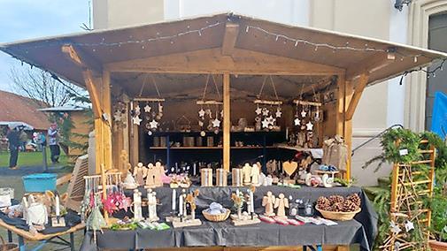 Der Stand der Katharinen-Schule kam bei der Fuschter Dorfweihnacht gut an.