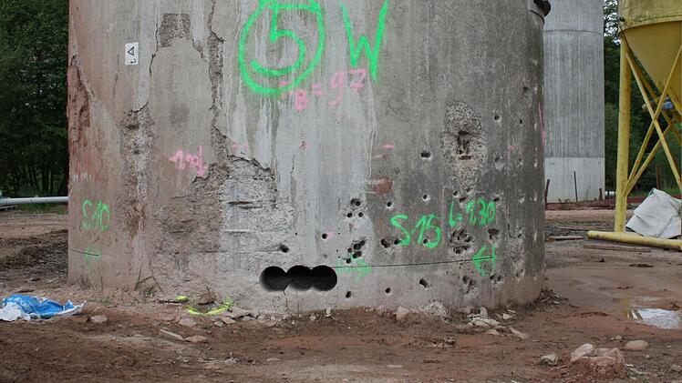 Das so genannte Sprengmaul an einem der 14 Pfeiler.