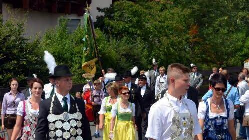 Schützen WallenfelsDie Könige sind leicht an ihren schweren Ketten zu erkennen.