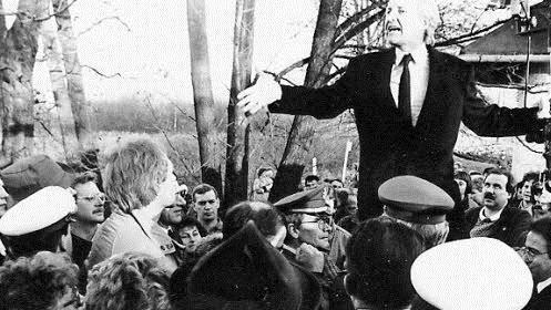 Edmund Stoiber an der Gebrannten Brücke.