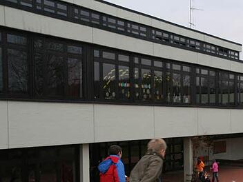 Sanierungsmaßnahmen an der Neudrossenfelder Schule, die die FuG-Fraktion gefordert hatte, waren das beherrschende Thema in der jüngsten Sitzung des Gemeinderats. Foto: Archiv/Alexander Hartmann