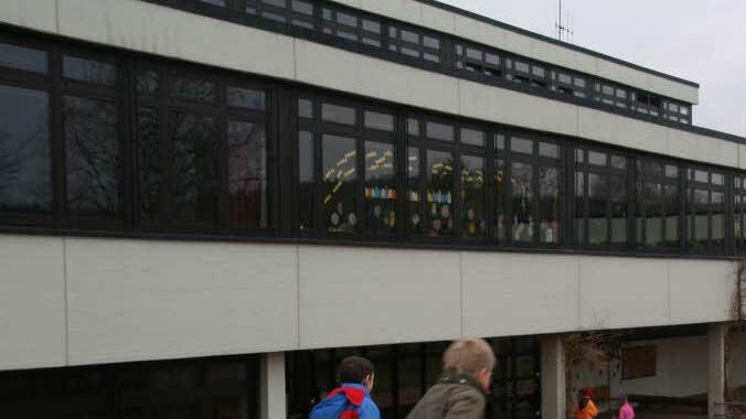 Sanierungsmaßnahmen an der Neudrossenfelder Schule, die die FuG-Fraktion gefordert hatte, waren das beherrschende Thema in der jüngsten Sitzung des Gemeinderats. Foto: Archiv/Alexander Hartmann