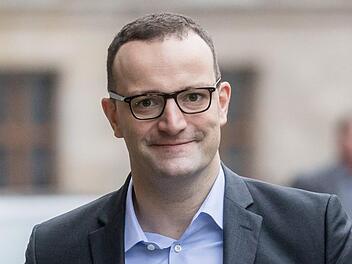 Nachdem Jens Spahn mit seinen &Auml;u&szlig;erungen zur Hartz IV - Thematik auf viele negative Reaktionen gesto&szlig;en ist, bekommt er nun von den Deutschen Arbeitgeberverb&auml;nden ein wenig R&uuml;ckenwind. Foto: Michael Kappler/ dpa