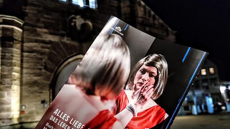 "Alles Liebe, Linda": Das Musical über das Leben der Mrs. Cole Porter erlebte am Freitag seine Premiere in der Coburger Reithalle.Foto: Jochen Berger