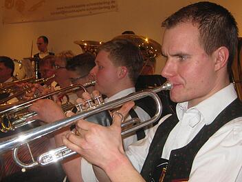 Bastian Markert und Simon Wießner (im Vordergrund) und ihre Kollegen sorgten in Schönderling für Begeisterung. Foto: Beatrix Lieb