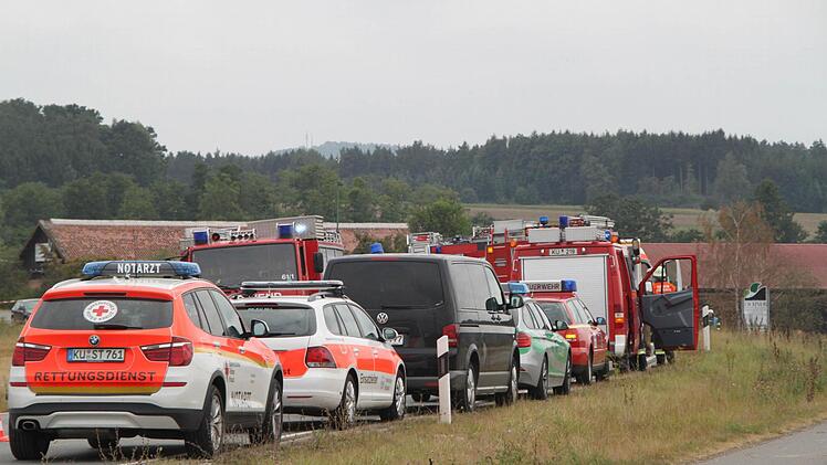 Zahlreiche Rettungskräfte waren am Unglücksort im Einsatz. Foto: Jürgen Gärtner