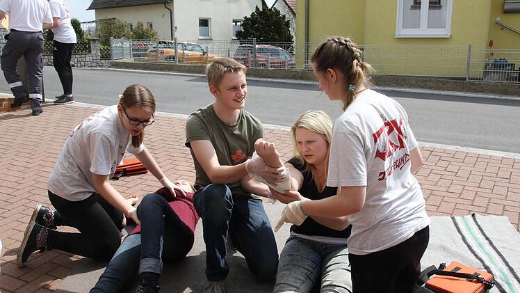 Die JRK-Gruppe aus dem Itzgrund wird den Kreisverband Coburg beim Bezirkswettbewerb vertreten. Foto: Michael Stelzner