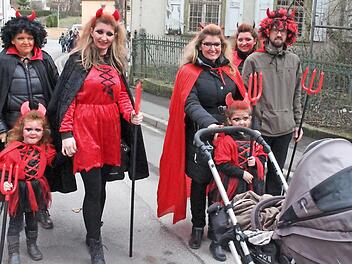 Familiär-friedlich lief größtenteils der Faschingssonntag in Weismain ab. Die Polizei meldet "wenig nennenswerte Einsätze". Foto: Roland Dietz