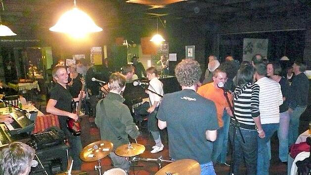 Seit 2005 (hier das Hotel Krone) machen die Wirte das "Herzo Festival" selbst.  Foto: Archiv