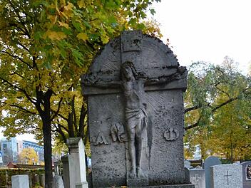 Auf dem Münchner Nordfriedhof steht das Grabmal von Georg Mayer-Franken. Foto: Gartenamt Forchheim