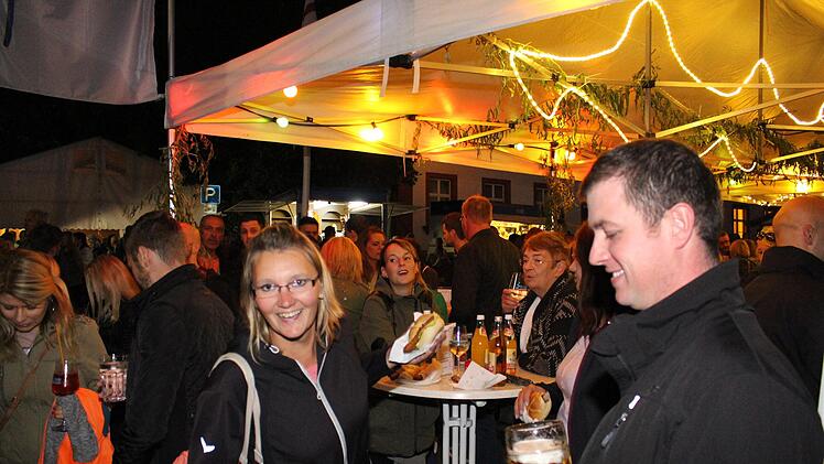 Auch im vergangenen Jahr wurde beim Höchstadter Altstadtfest bis in den frühen Morgen gefeiert.   Foto: Evi Seeger