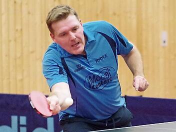 Obwohl Milan Gruber (Bild) vom TSV Windheim II gegen den TTC Hof II seine beiden Einzel und das Doppel mit Jörg Fehn gewann, zog seine Mannschaft mit 7:9 den Kürzeren.  Foto: Hans Franz