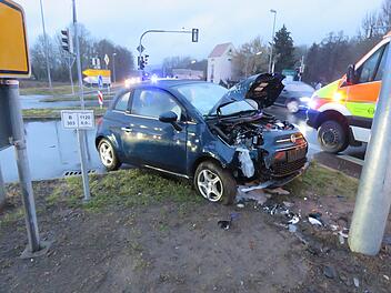 Bei einem Unfall auf der Wirsberger Kreuzung im Landkreis Kulmbach wurden zwei Menschen verletzt.