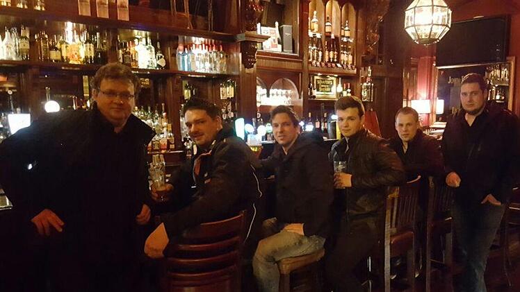 In einem Pub in Irland,  links Josef Kraus,  rechts Manuel Hötzelein privat