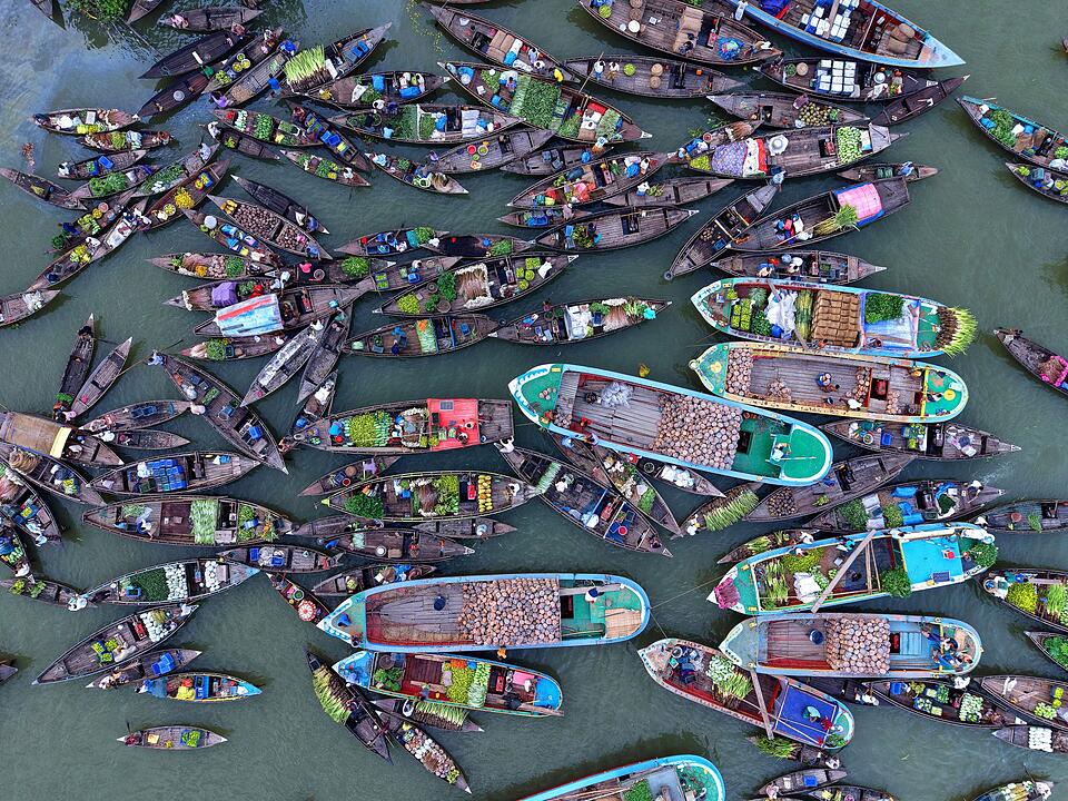 Schwimmender Gem&uuml;semarkt in Bangladesch