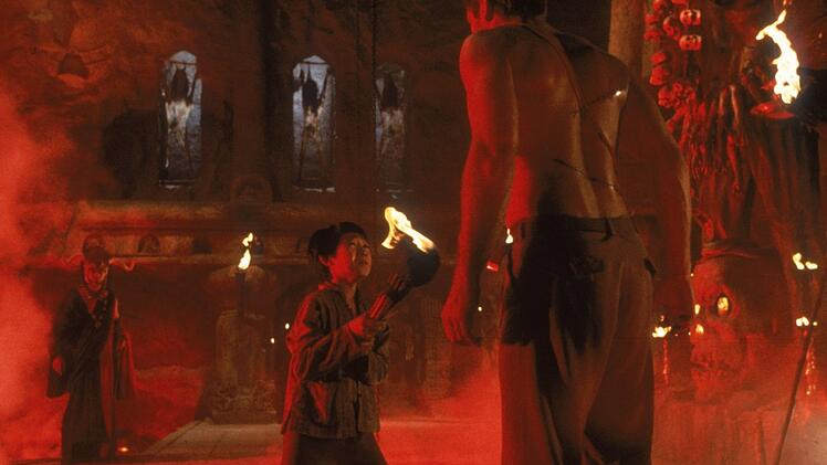 Im gruseligen zweiten Indy-Abenteuer geht's ziemlich d&uuml;ster zu: Das bekommt auch Shorty (Jonathan Ke Quan) am eigenen Leibe zu sp&uuml;ren.