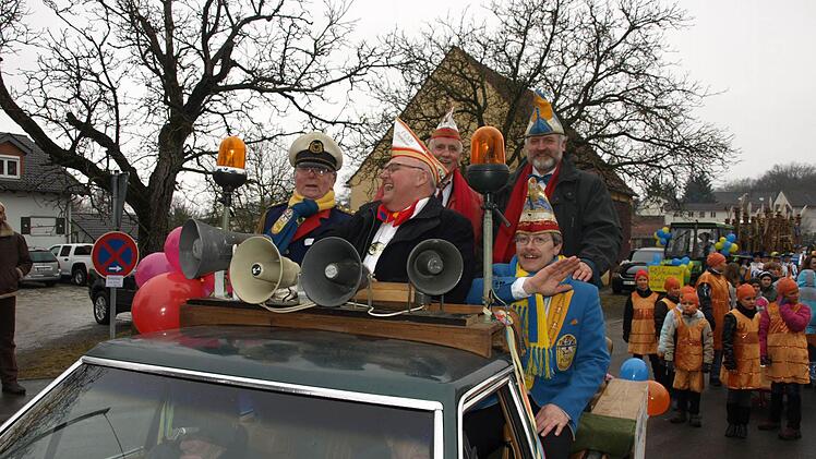 Bürger(narr)meister Siegfried Erhard mit Gefolge 2009.