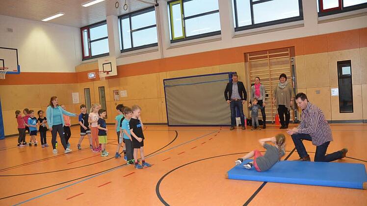 Auch rchtiges Hinfallen wurde in dem Kurs gelernt, damit man sich nicht gleich verletzt. Foto: eh