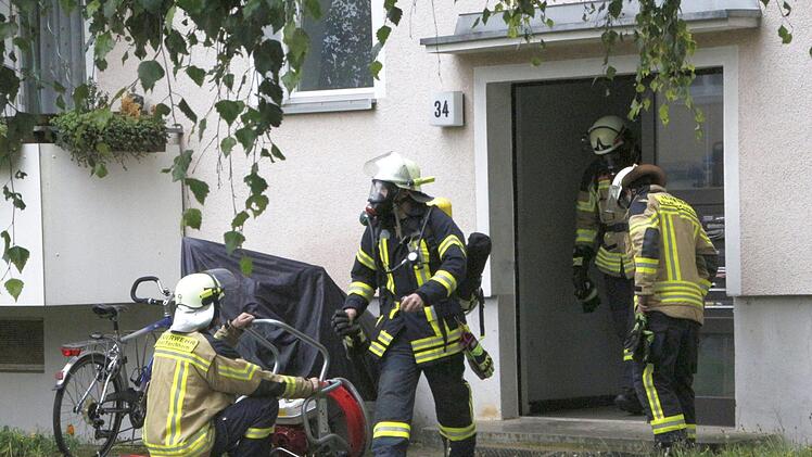 Die Atemschutzträger vor Ort Foto: Josef Hofbauer