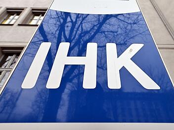 IHK für Oberfranken verabschiedet 90 langjährige Prüfer - "haben Großes geleistet"