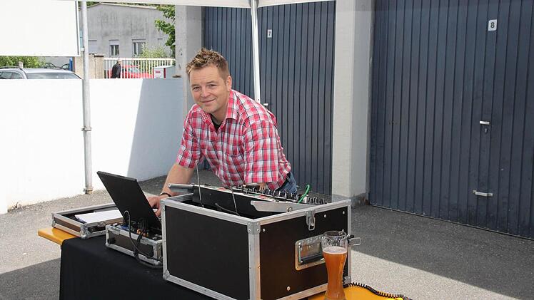 Jörg Hofmann macht die Musik am Hoffest. Foto: Jennifer Hauser