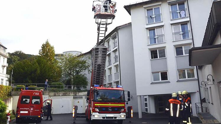 Dramatische Szenen bei der Großübung am Samstag im Haus Kreuzberg der Kurklinik "Am Kurpark" in Bad Kissingen.  Foto: Rauch