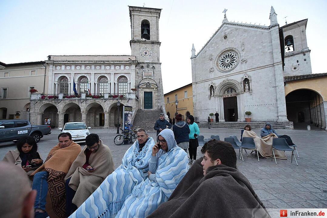 Schweres Erdbeben erschüttert Zentralitalien