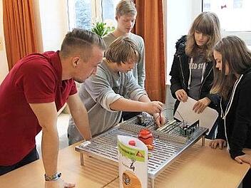 Alle praktischen Übungen bei dem berufsorientierenden Unterricht machten Spaß und waren spannend. Foto: K.- H. Hofmann