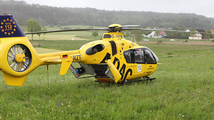 Frauen bei Unfall auf B13 bei Ansbach verletzt eingeklemmt