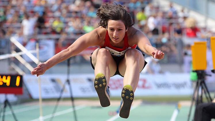Katharina Struß fliegt auf 13,10 Meter.