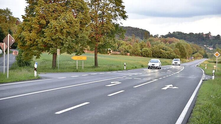 Hitzig diskutiert und gefordert wurde die Einrichtung einer Geschwindigkeitsbegrenzung auf 70 Stundenkilometer bei Unfinden.  Foto: Gerold Snater