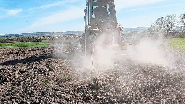Traktor in Vollbrand