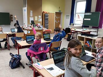 Das digitale Zeitalter hat in der Riedenberger Grundschule Einzug gehalten und sorgt bei Schülern und Lehrern für Begeisterung. Foto: Evelyn Schneider