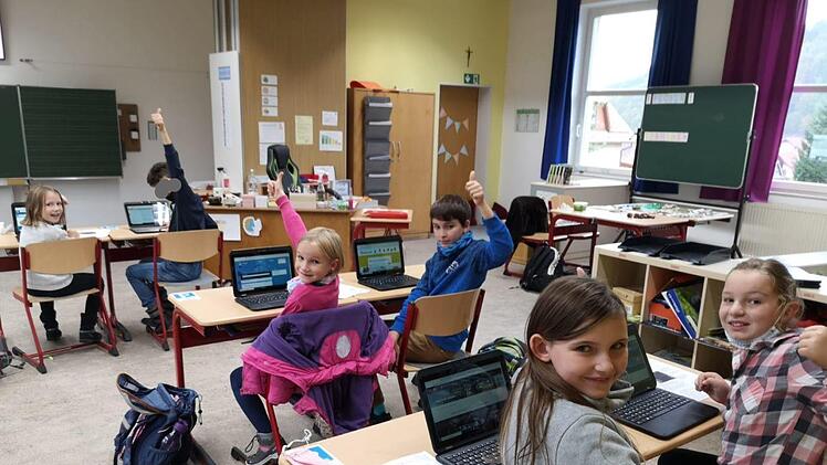 Das digitale Zeitalter hat in der Riedenberger Grundschule Einzug gehalten und sorgt bei Schülern und Lehrern für Begeisterung. Foto: Evelyn Schneider