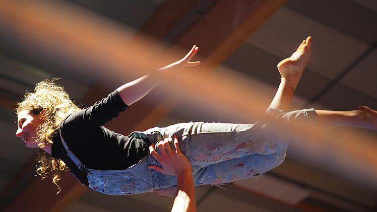 Artistik mit dem Zirkus Luna.