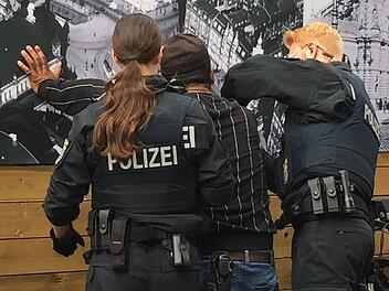 Polizeikontrolle am Hofer Bahnhof