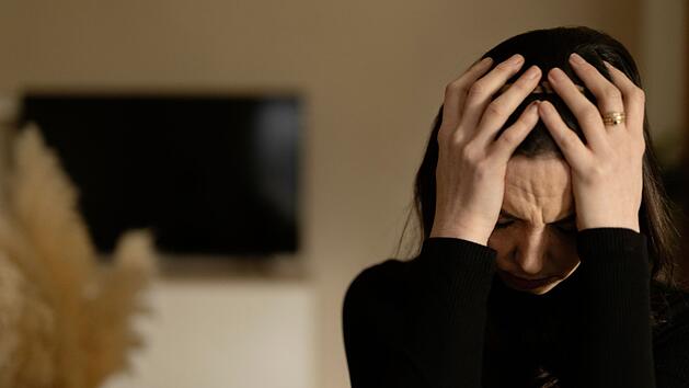 Wie sich das Leben mit einer Depression gestaltet, kann von Mensch zu Mensch sehr unterschiedlich sein. In der Reportage "37&deg;: Kampf im Kopf: Leben mit Depression" werden drei Betroffene in ihrem Alltag begleitet.