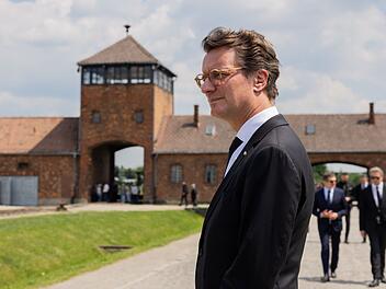 Ministerpr&auml;sident W&uuml;st in Auschwitz
