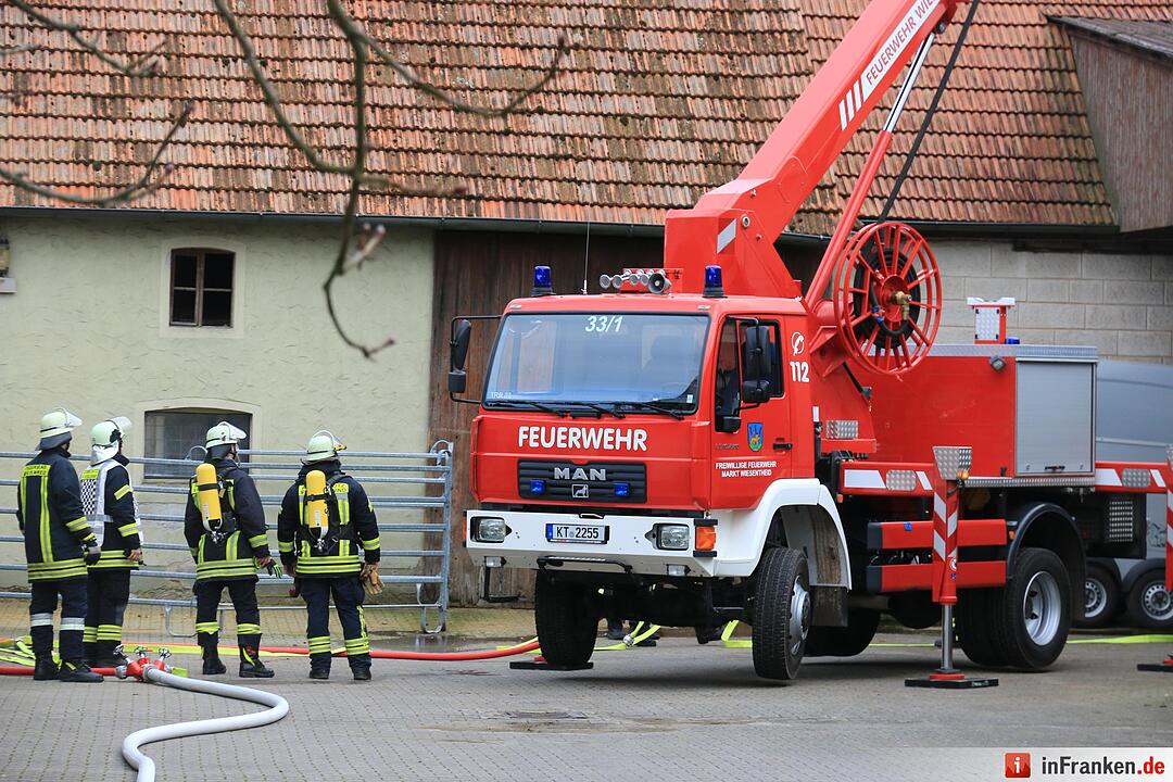 Feuer zerstört Scheune in Hohn am Berg