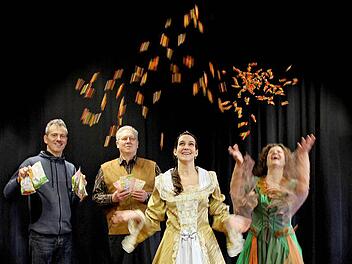 Die Organisatoren des Höchstadter Faschingszuges, von links: Bernd Riehlein, Günter Schulz, Prinzessin Julia Weiland und Susanne Gabler. Foto: Andreas Dorsch