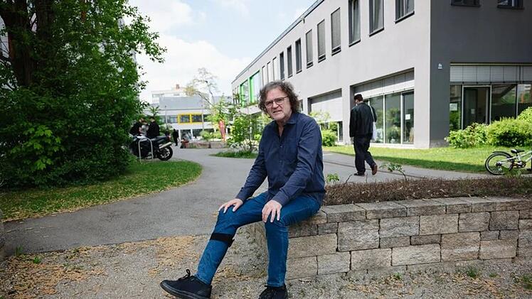 Michael Stenger engagiert sich mit seiner SchlaU-Schule in M&uuml;nchen unerm&uuml;dlich f&uuml;r unbegleitete junge Fl&uuml;chtlinge.