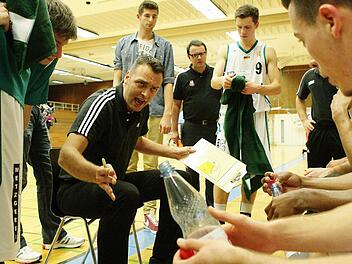 Trainer Ivan Pavic (l.) hat mit seinen Baunacher Schützlingen in der Pro B Erfolg. Foto: sportpress