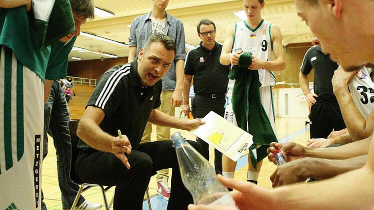 Trainer Ivan Pavic (l.) hat mit seinen Baunacher Schützlingen in der Pro B Erfolg. Foto: sportpress
