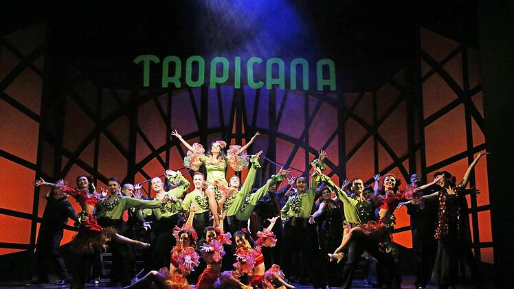 Sprühendes Musical und Quotenbringer: Barry Manilows "Copacabana" war mit über 10 600 Gästen die meistbesuchte Produktion des Landestheaters in dieser Saison. Foto: Henning Rosenbusch